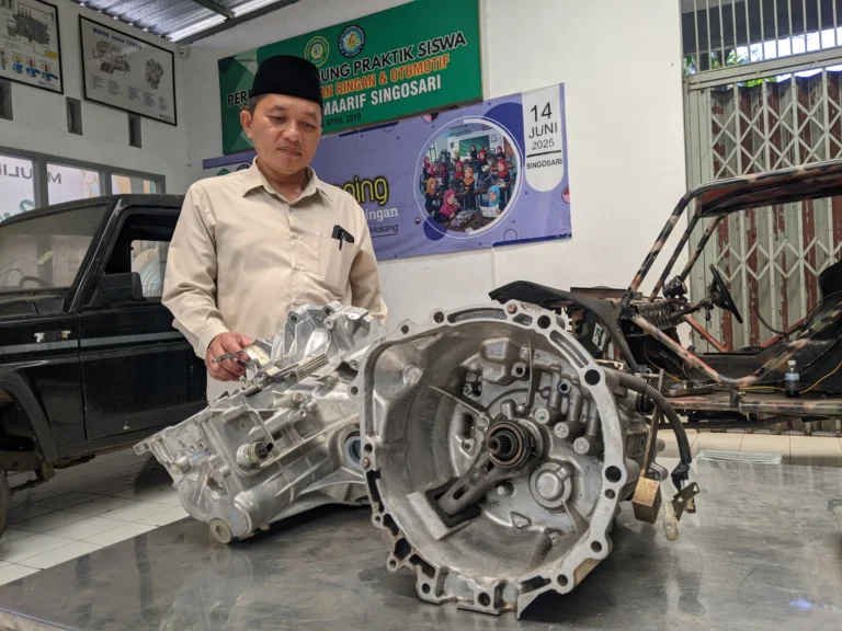 SMK Plus Almaarif Singosari Terima Donasi Mesin New Avanza dari Auto 2000, Tingkatkan Keterampilan Siswa