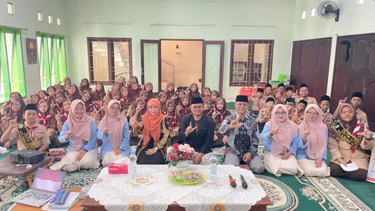 Perpustakaan dan BK MTs Almaarif 01 Singosari Bersinergi Bangun Literasi Reflektif Lewat Workshop Kepenulisan