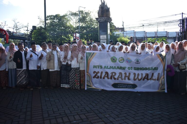 MTs Almaarif 01 Singosari Gelar Ziarah Wali, Kuatkan Spiritual Siswa
