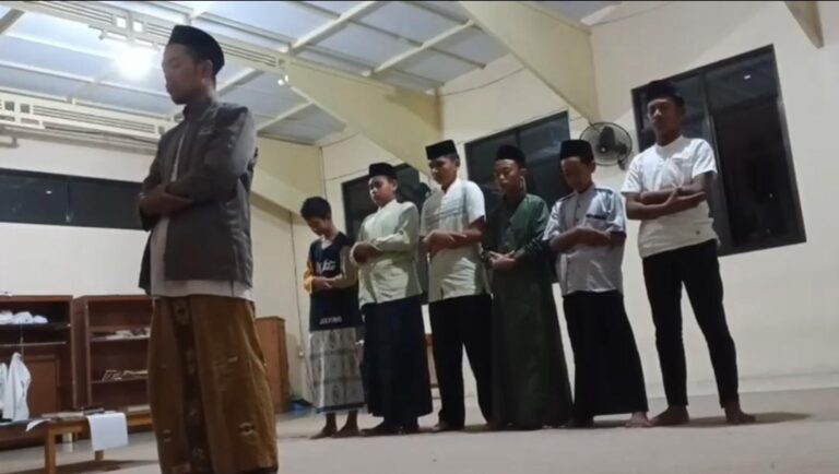 SMPI ALMAARIF 01 SINGOSARI LUNCURKAN PROGRAM MA’HAD WEEKEND UNTUK SISWA TAHFIDZ