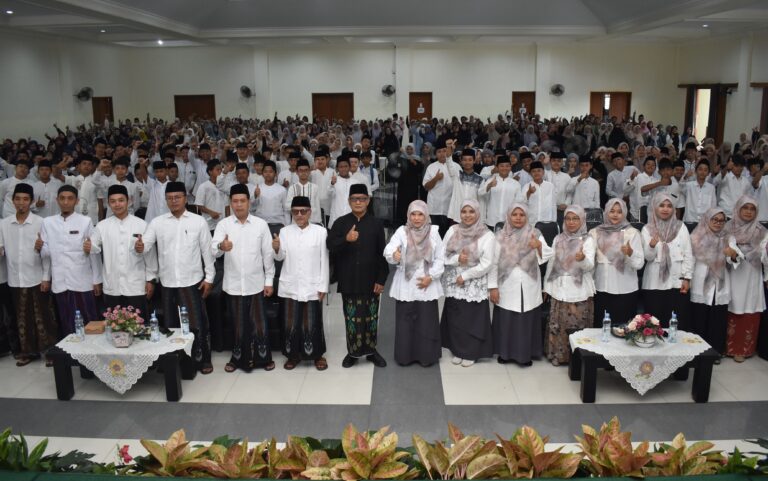 16 Tahun Program Ta'lim MTs Almaarif 01 Singosari, Konsisten Membangun Karakter Qur'ani