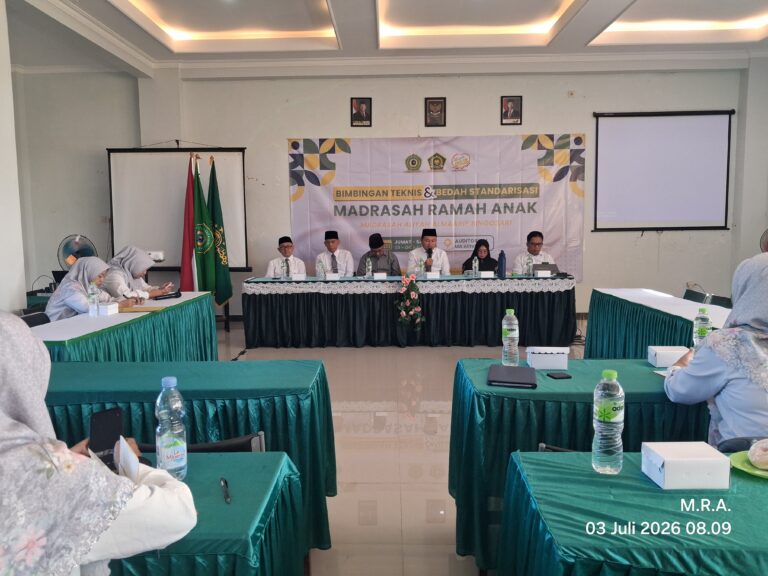 Bekali Guru Disiplin Positif, MA Almaarif Singosari Gelar Bimtek dan Bedah Standarisasi Madrasah Ramah Anak