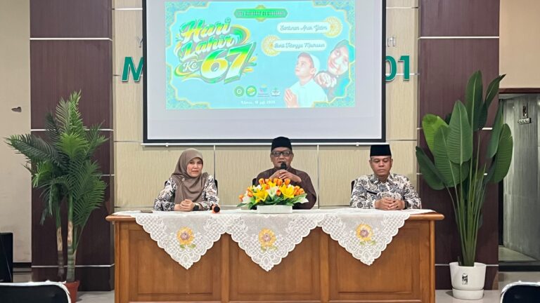 Harlah ke-67 MTs. Almaarif 01 Singosari: Berbagi Kebahagiaan Bersama Anak Yatim dan Tetangga Madrasah