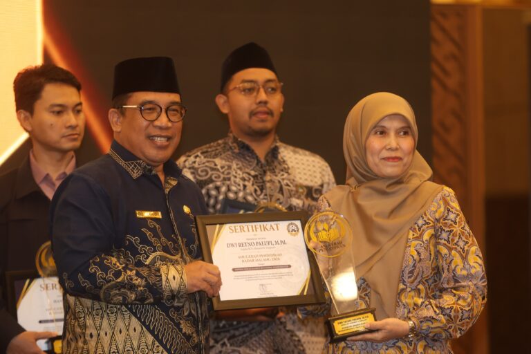 Dwi Retno Palupi: Perjalanan 20 Tahun Mengabdi, Antarkan MTs Almaarif 01 Singosari ke Panggung Internasional