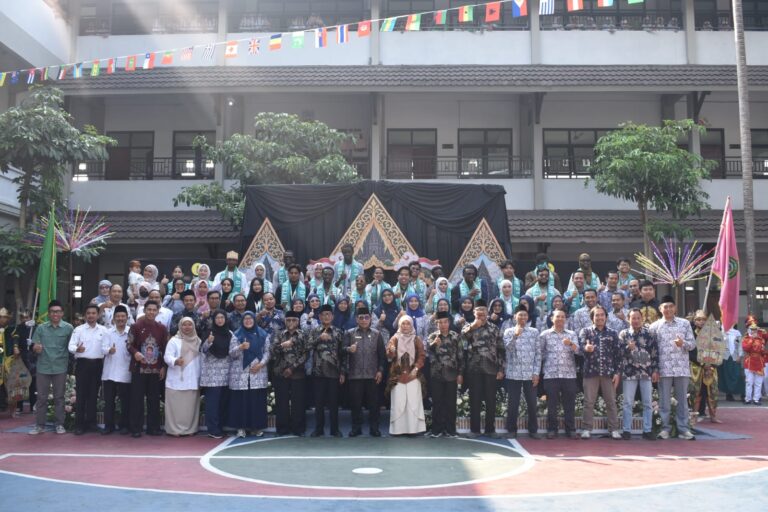 MTs Almaarif 01 Singosari Sambut 25 Mahasiswa dari 13 Negara dalam I-YES 2026, Bangun Jejaring Internasional melalui Dialog Lintas Budaya