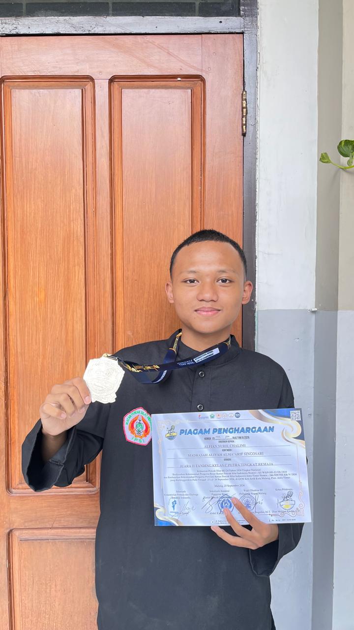 Dua Siswa MA Almaarif Singosari Raih Juara 2 di Kejuaraan Pencak Silat Nasional